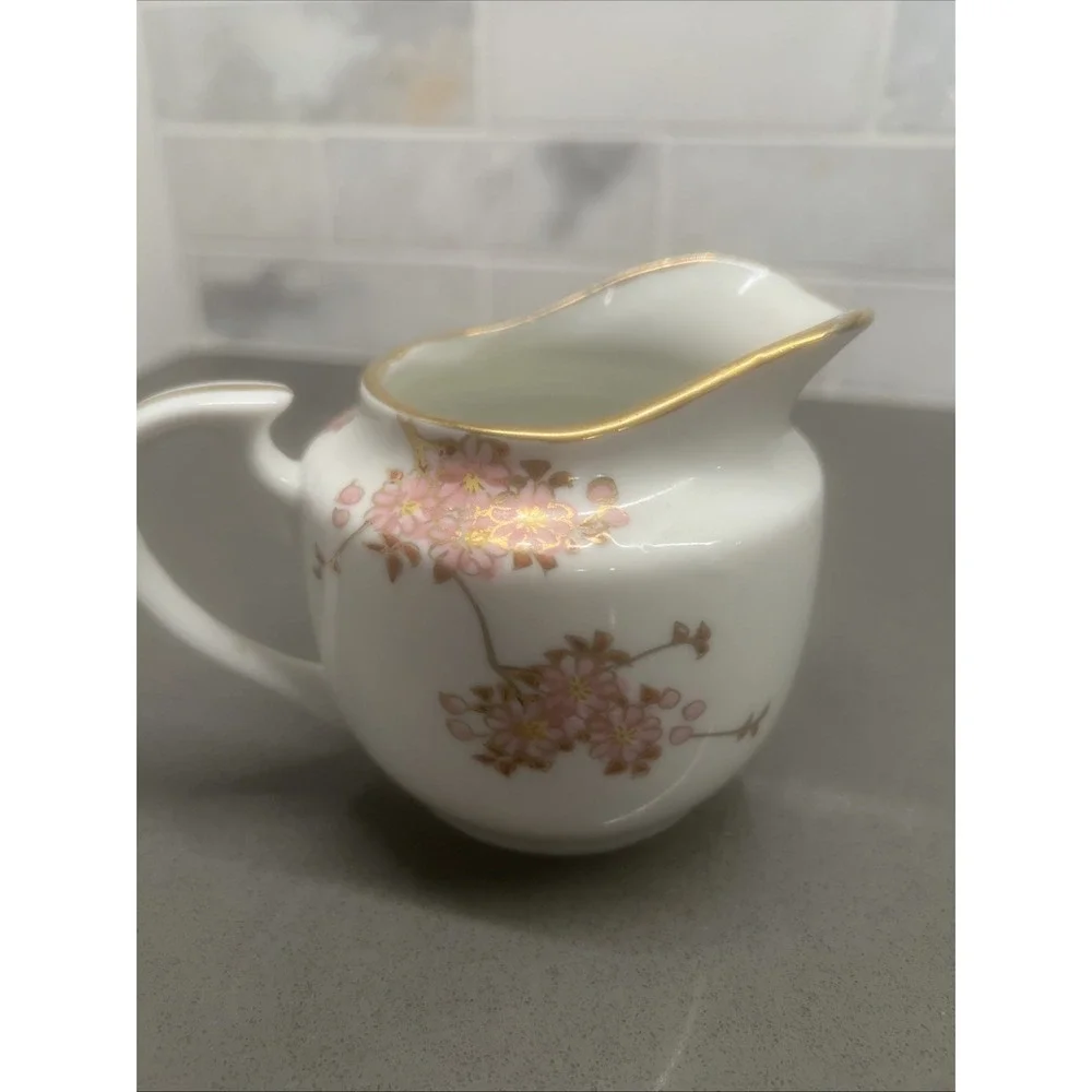 Kutani Handpainted 8oz Creamer Oriental Scenery